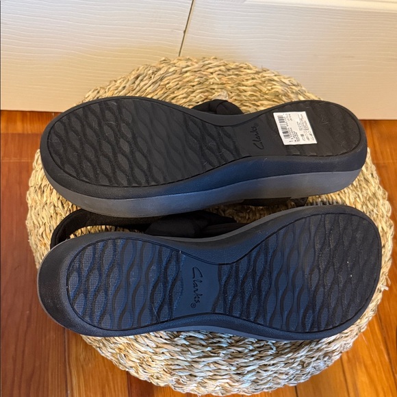Clarks Black and Gray Thong Sandals - Picture 4 of 4